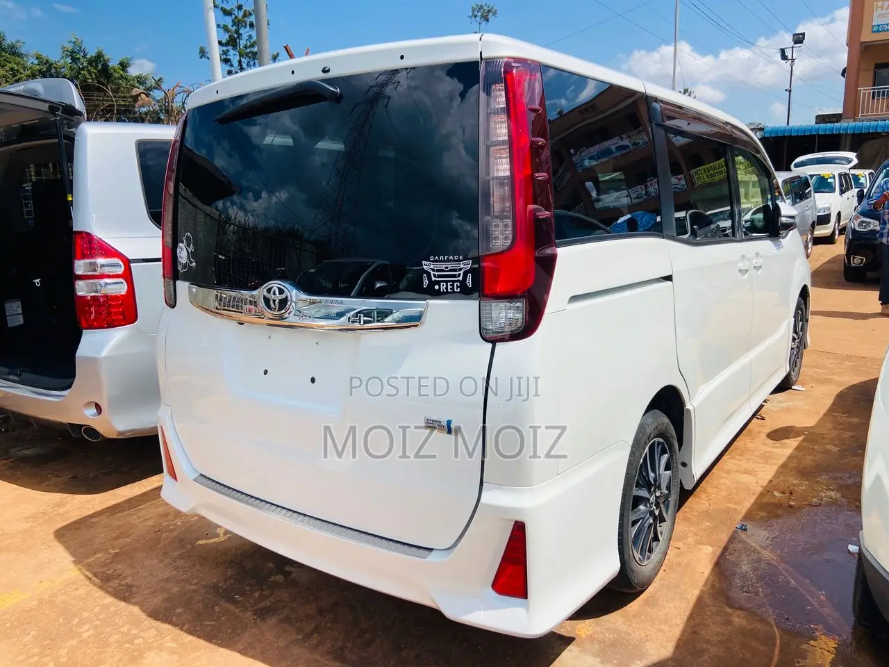 Toyota Noah 2014 White