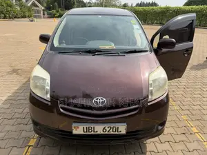 Toyota Passo Sette 1.5 FWD 2009 Maroon