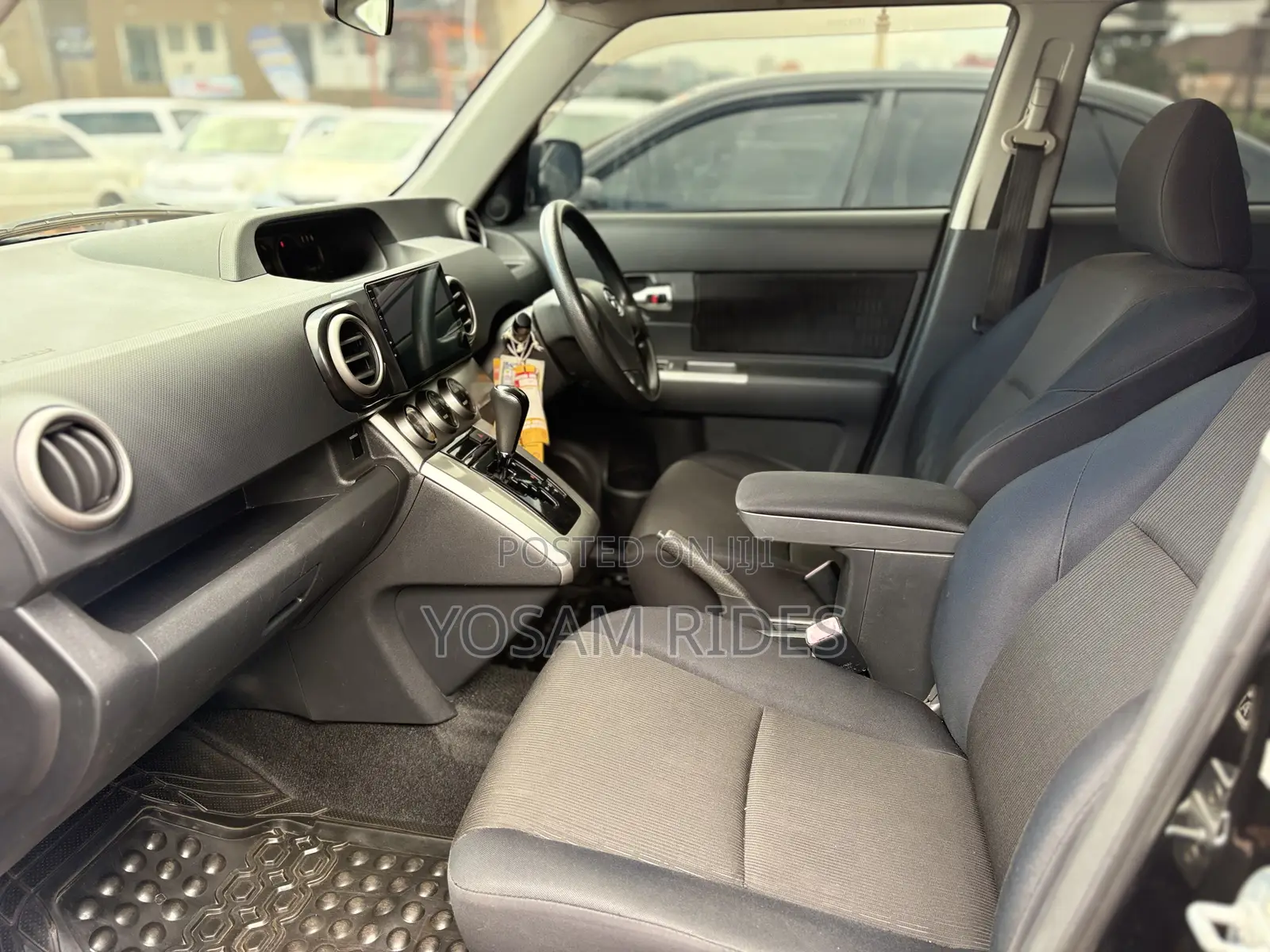 Toyota Corolla Rumion Hatchback 1.5 FWD 2012