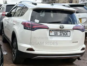 Toyota RAV4 LE 4dr SUV (2.5L 4cyl 6A) 2015 White