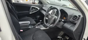 Toyota Vanguard 2010 White