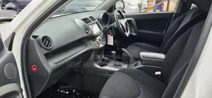 Toyota Vanguard 2010 White