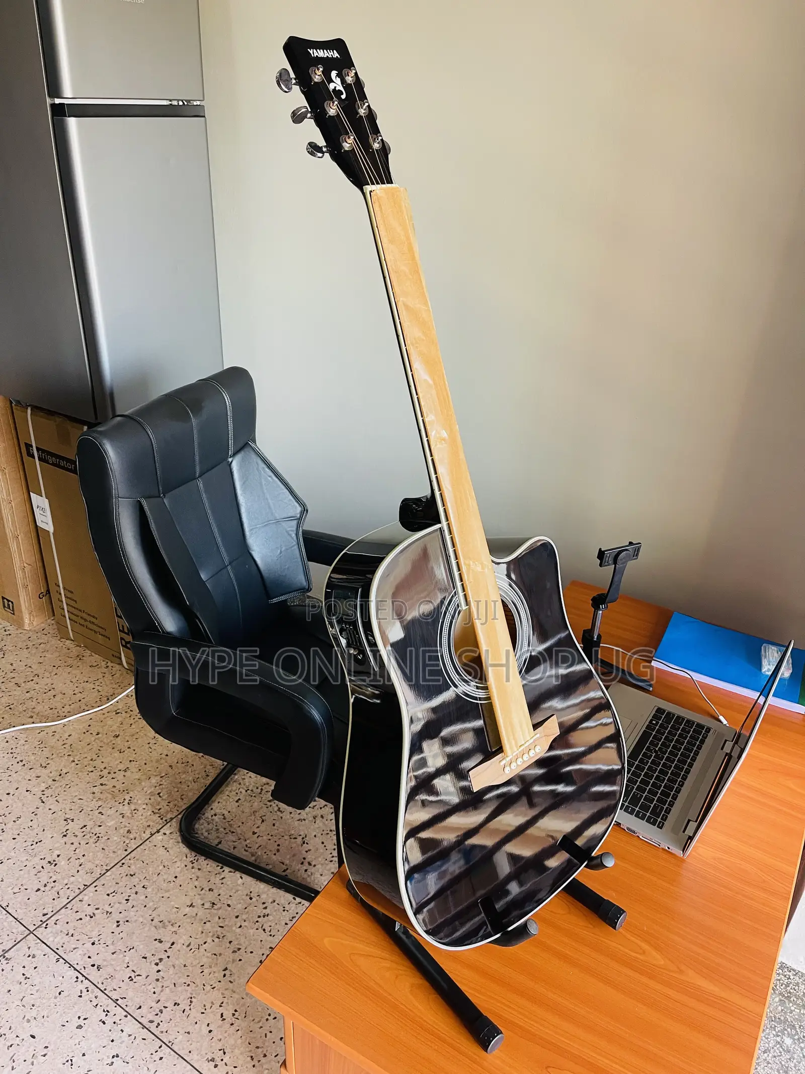 Sweet Melodys Black Powered Yamaha Acoustic Guitar