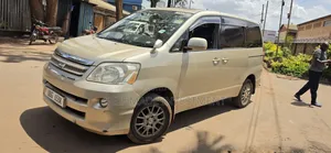 Toyota Noah 2007 Gold