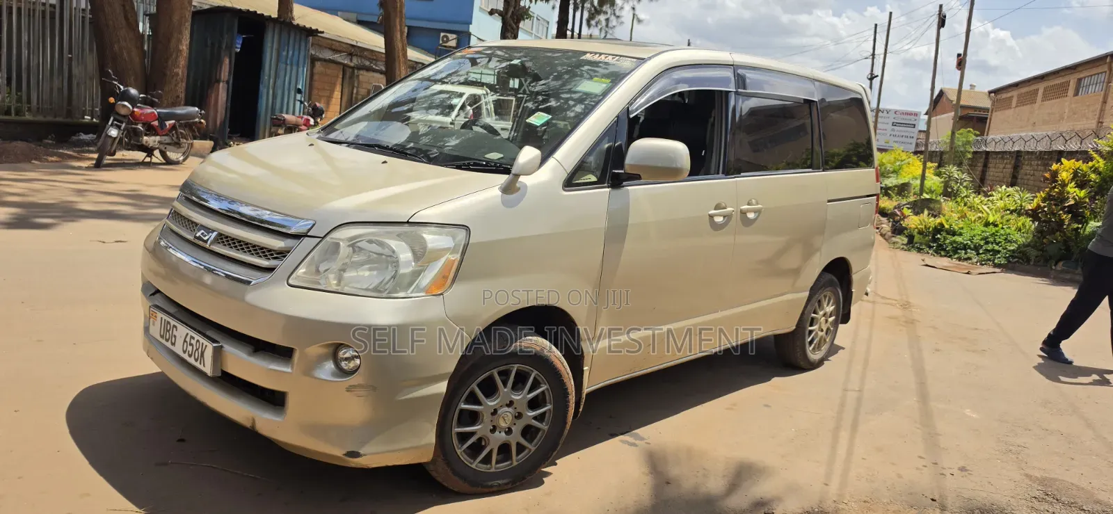 Toyota Noah 2007 Gold