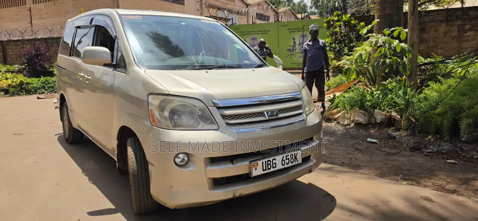 Toyota Noah 2007 Gold