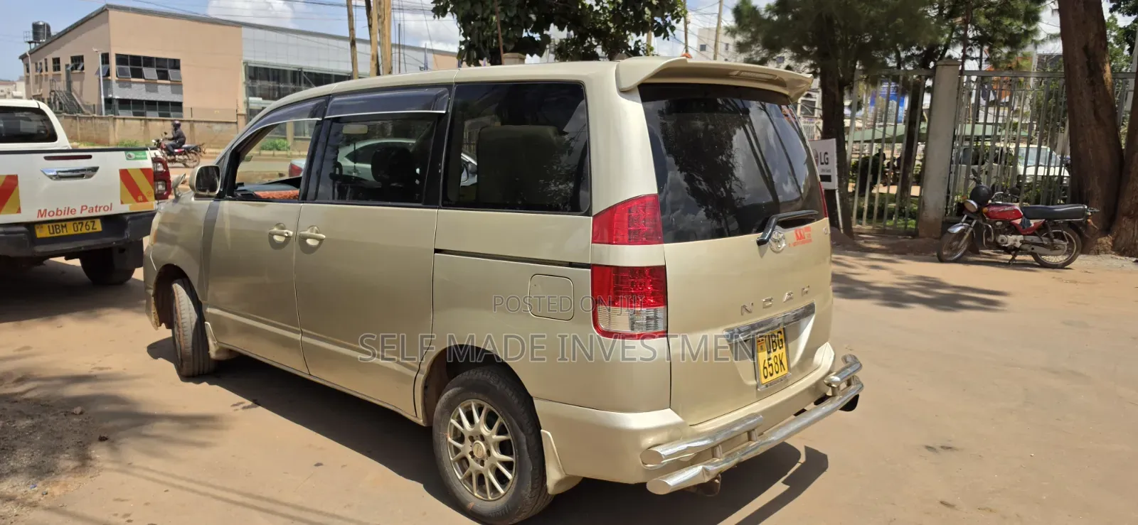 Toyota Noah 2007 Gold
