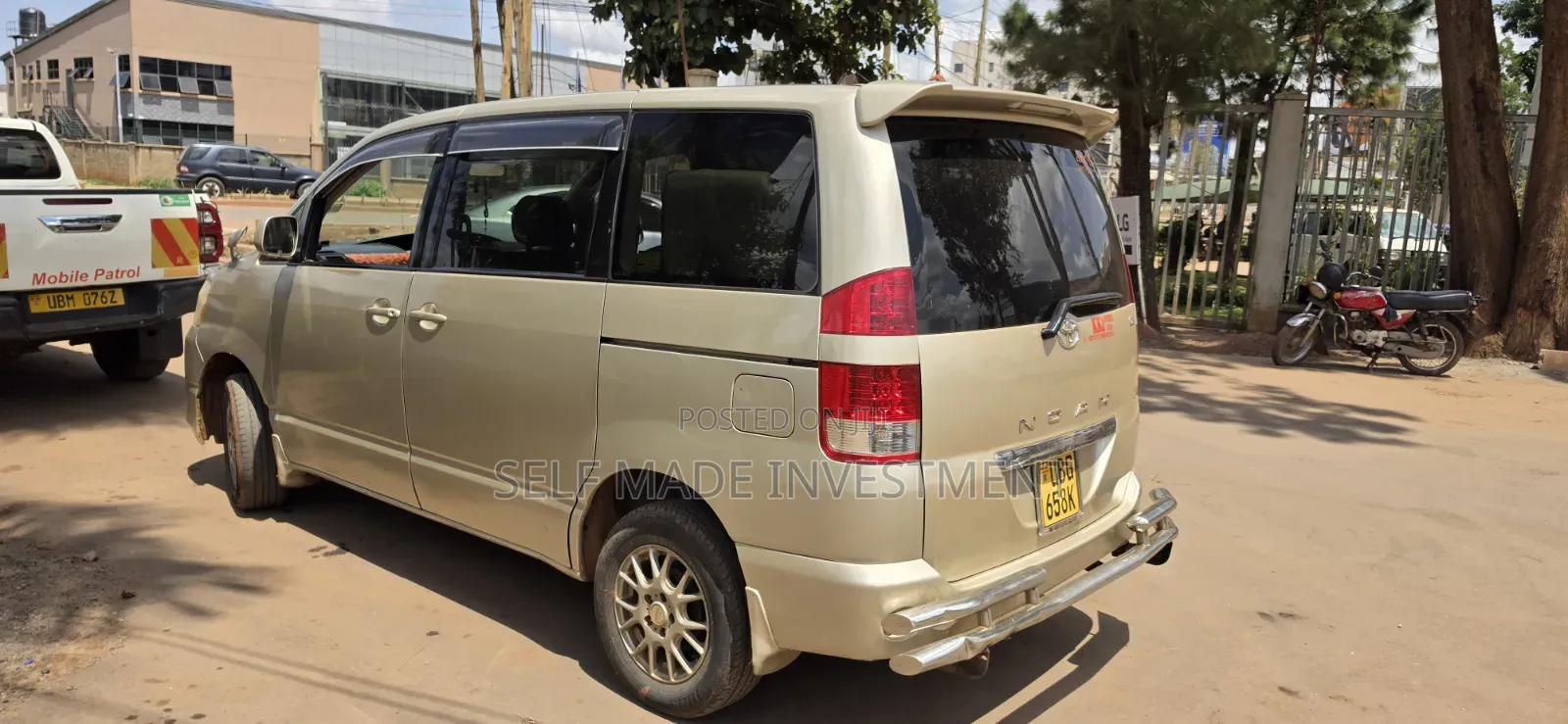 Toyota Noah 2007 Gold