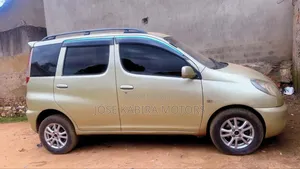 Car 2007 Gold
