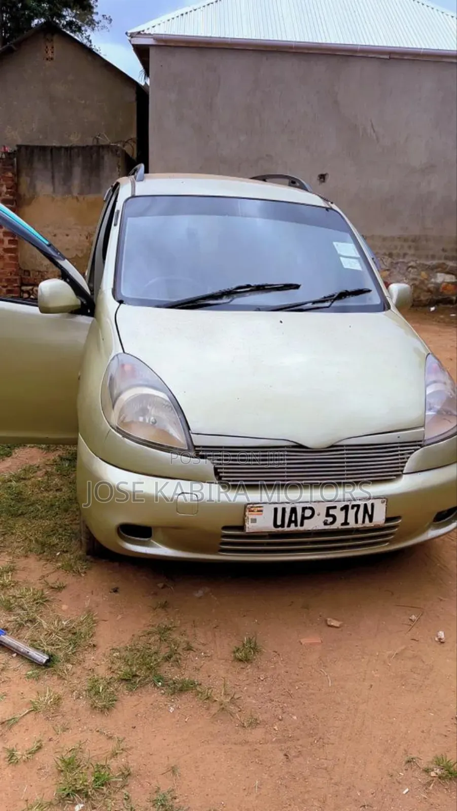 Car 2007 Gold