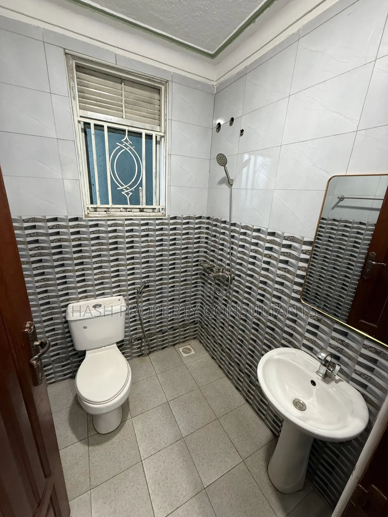 3bdrm Apartment in Muyunyo, Central Division for rent