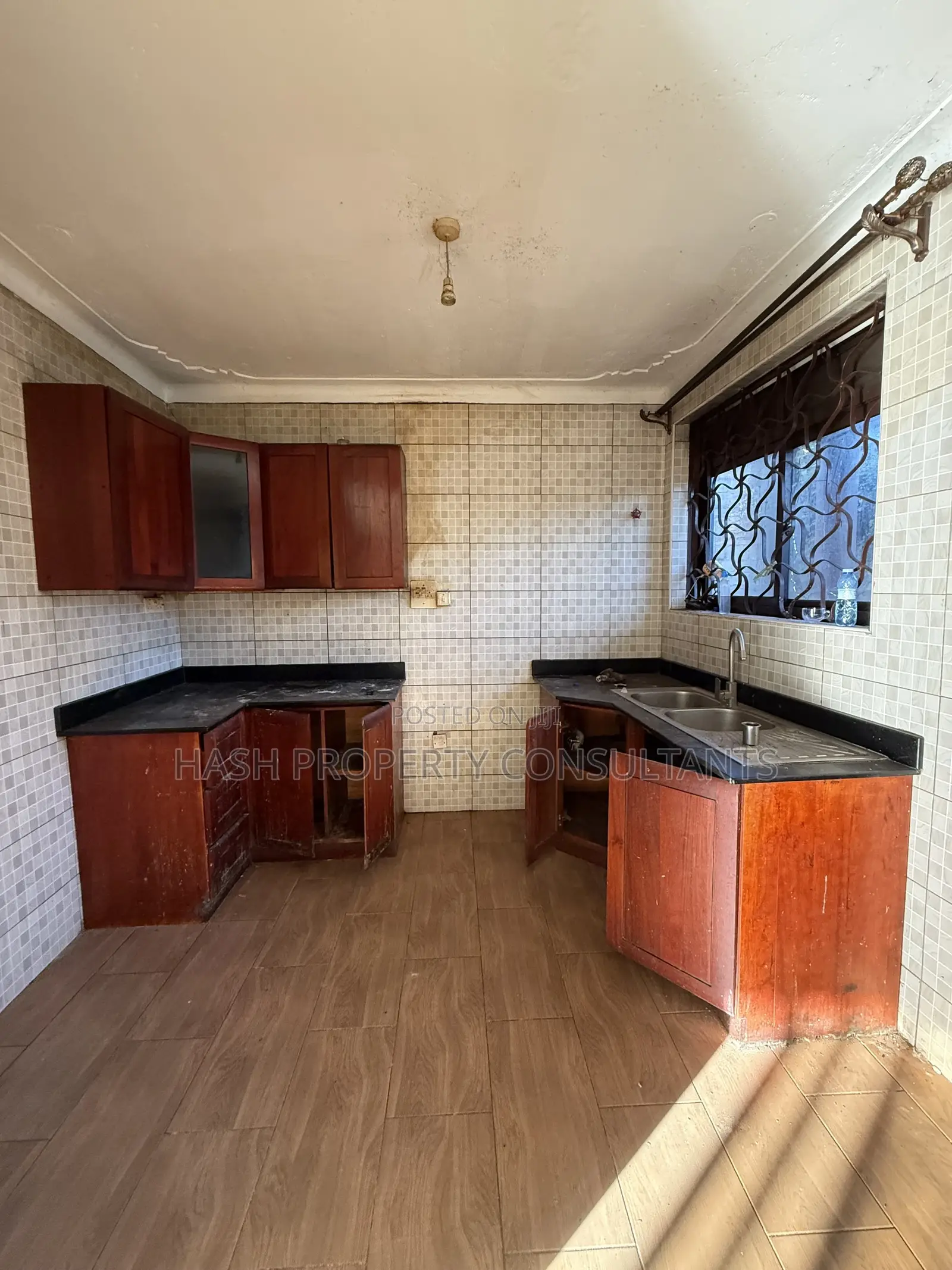 3bdrm Apartment in Muyunyo, Central Division for rent