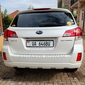 Subaru Outback 2.5i Limited 2011 White