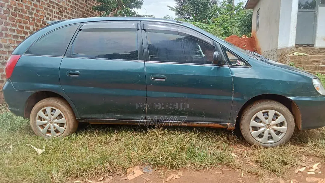 Toyota Nadia 1999 Green