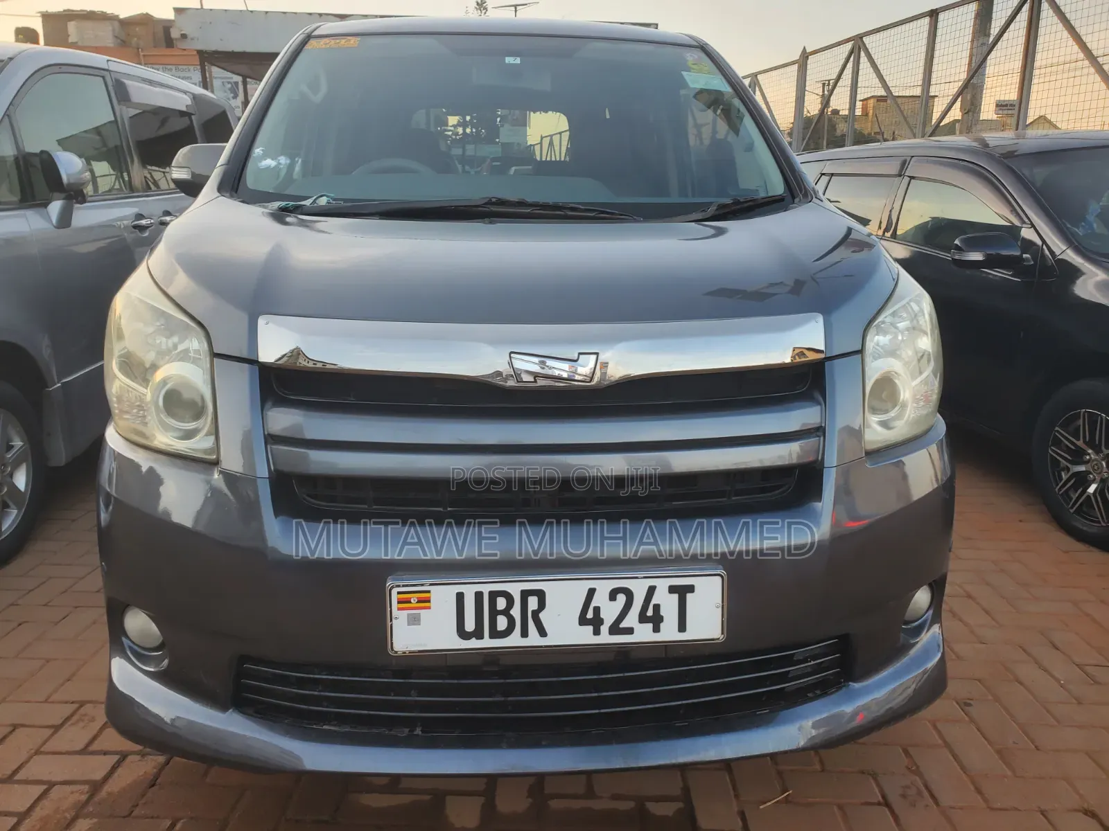 Toyota Noah 2011 Gray