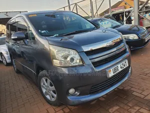 Toyota Noah 2011 Gray