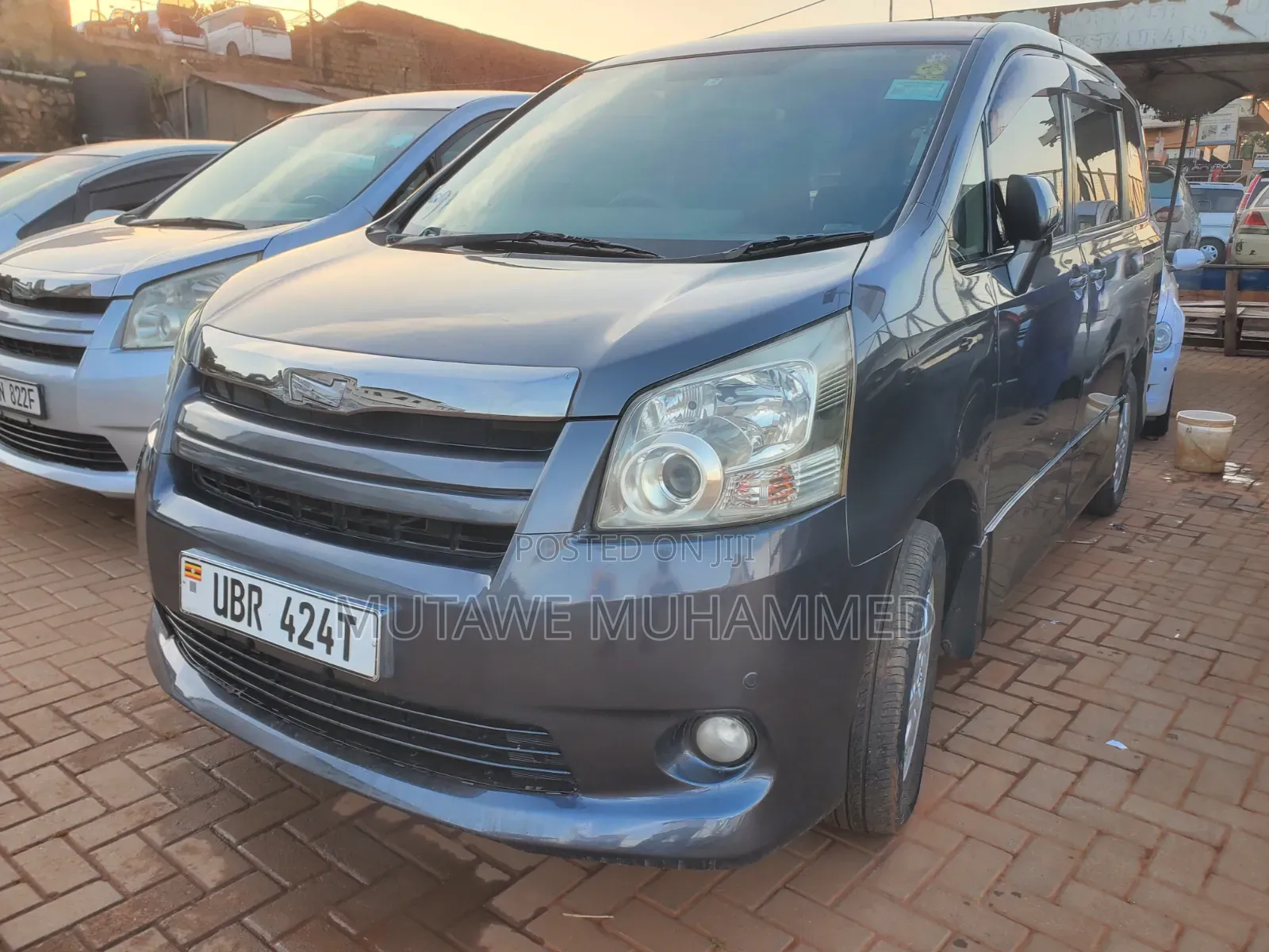 Toyota Noah 2011 Gray