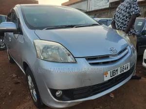 Toyota Passo Sette 2010 Silver