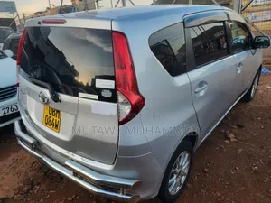 Toyota Passo Sette 2010 Silver