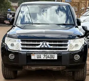 Mitsubishi Pajero 3.0 2011 Black