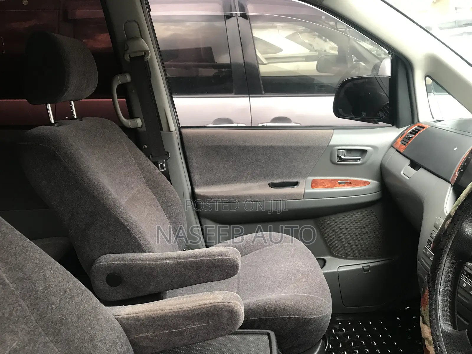 Toyota Noah 2007 Gray