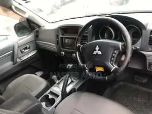 Mitsubishi Pajero 2009 Silver