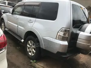 Mitsubishi Pajero 2009 Silver