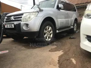 Mitsubishi Pajero 2009 Silver