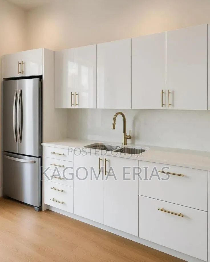 Mordern Kitchen With Fridge Cabinet
