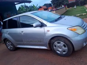 Toyota IST 2004 Silver