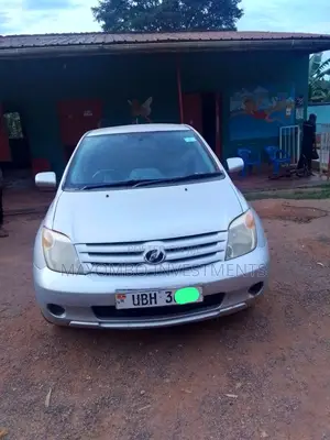 Toyota IST 2004 Silver