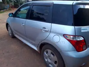 Toyota IST 2004 Silver