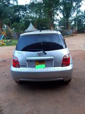 Toyota IST 2004 Silver