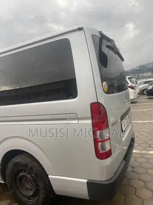 Toyota HiAce 2015 Silver
