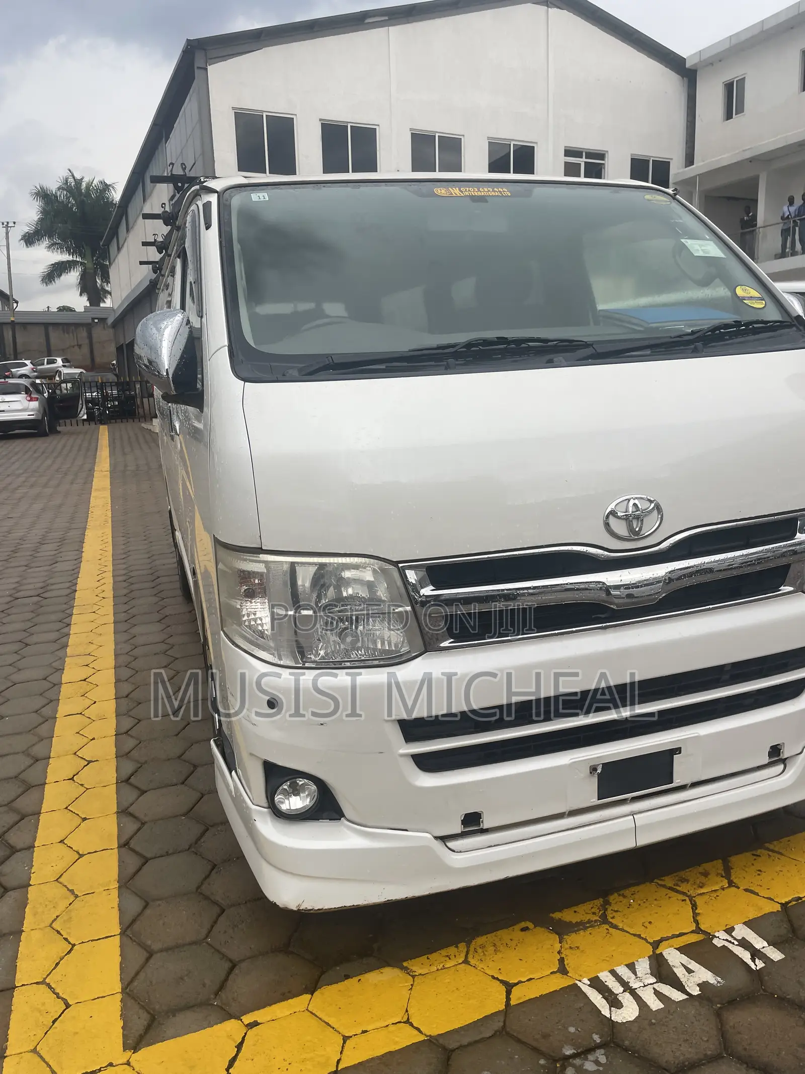 Toyota HiAce 2015 Silver