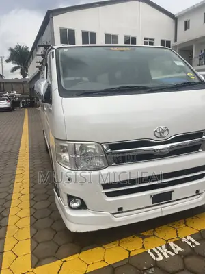 Toyota HiAce 2015 Silver