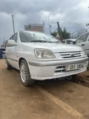Toyota Raum 1997 White