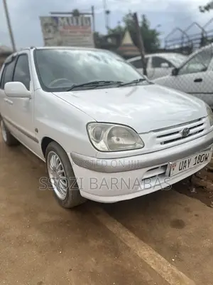 Toyota Raum 1997 White