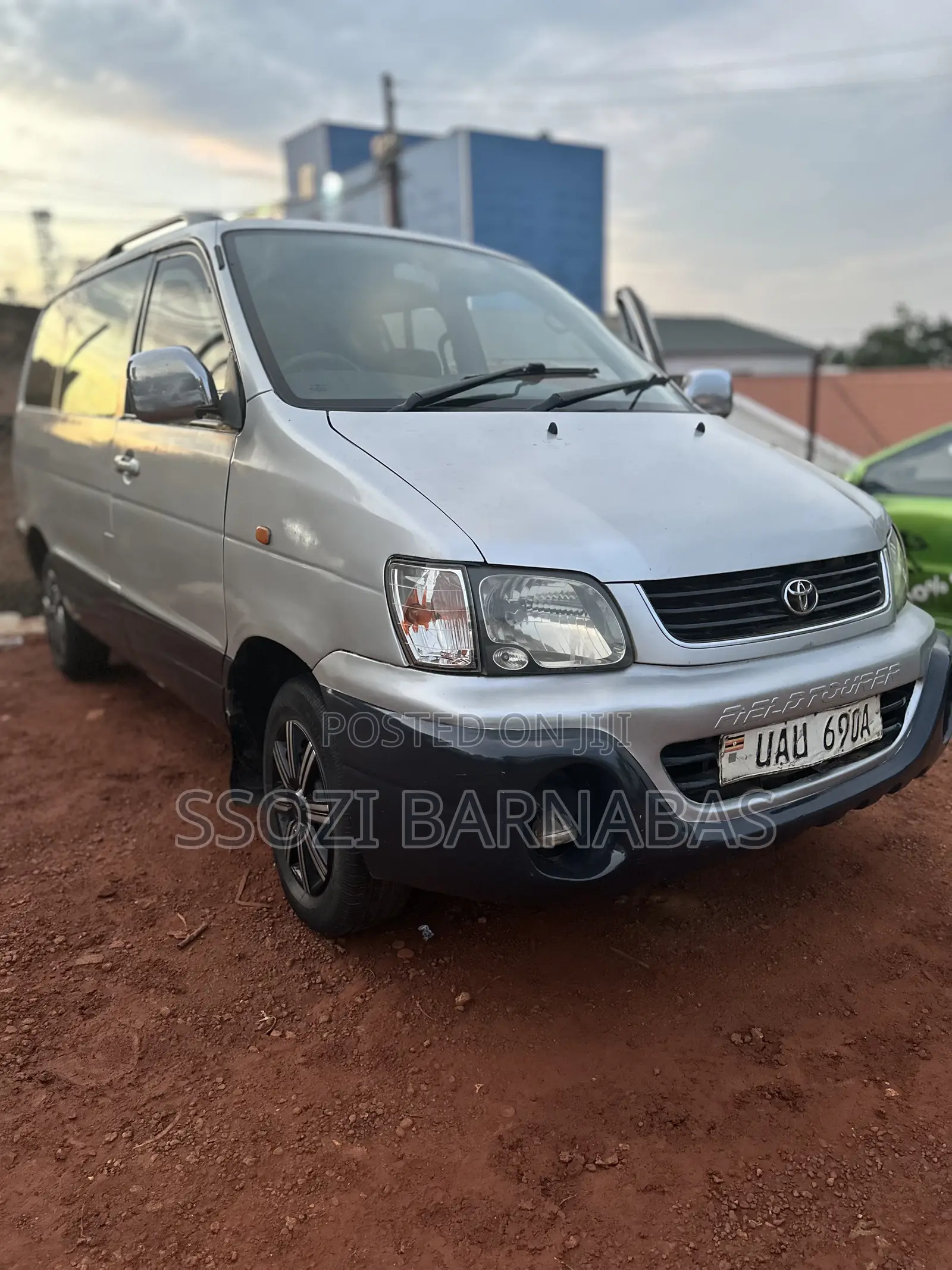 Toyota Noah 2002 Silver