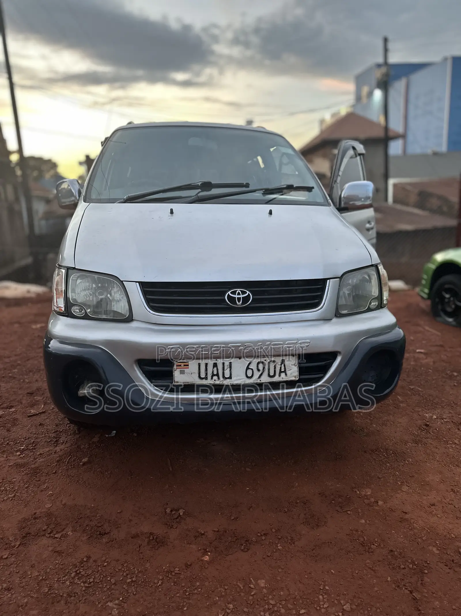 Toyota Noah 2002 Silver