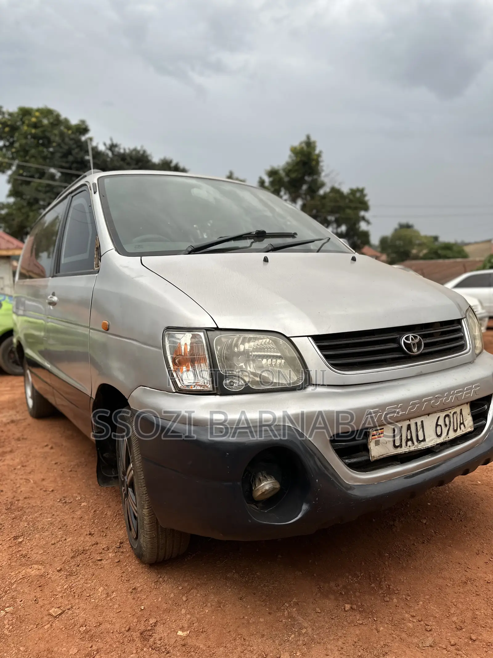 Toyota Noah 2002 Silver