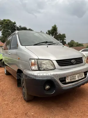Toyota Noah 2002 Silver