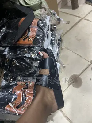 Causal Shoes