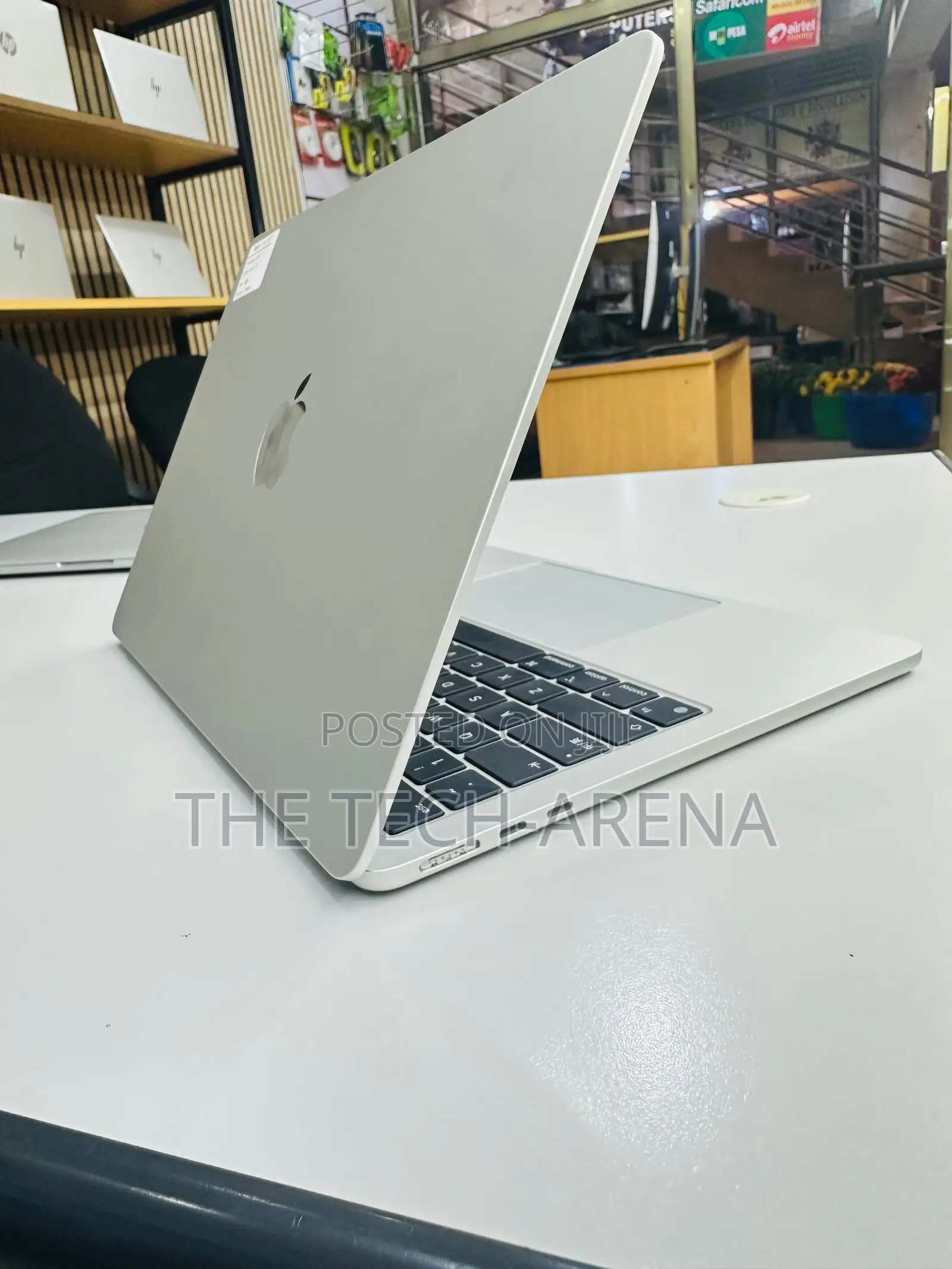 New Laptop Apple MacBook Air 2022 M2 8GB Apple M2 SSD 256GB