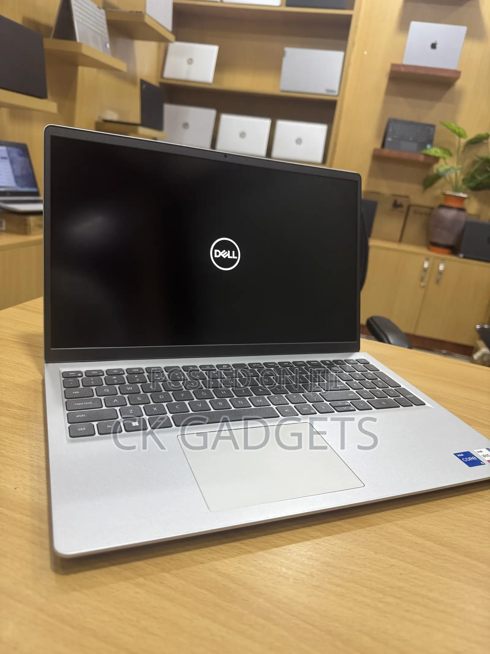 New Laptop Dell Inspiron 15 3521 16GB Intel Core i5 SSD 256GB