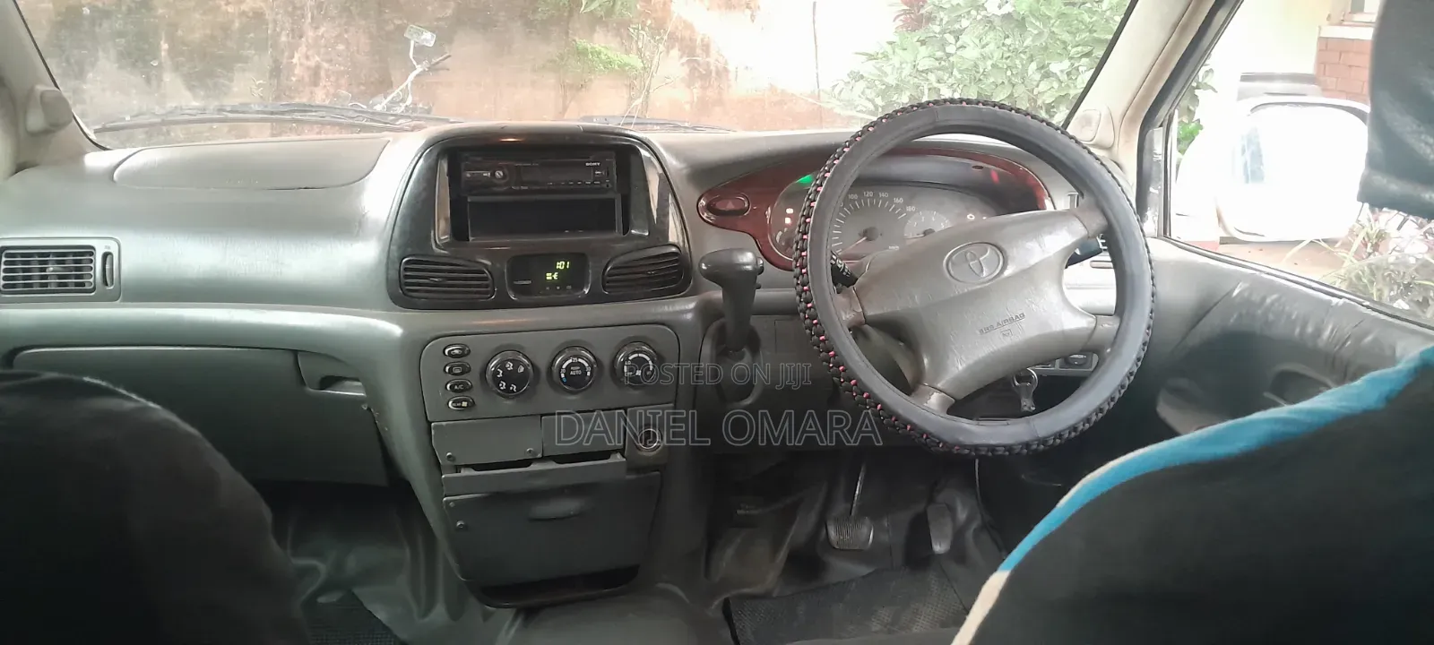 Toyota Noah 2002 White