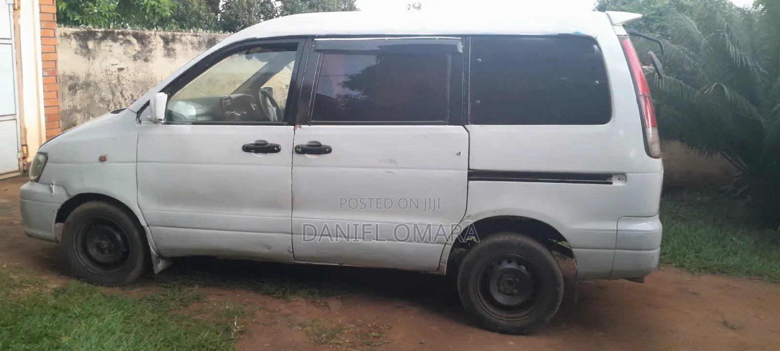 Toyota Noah 2002 White