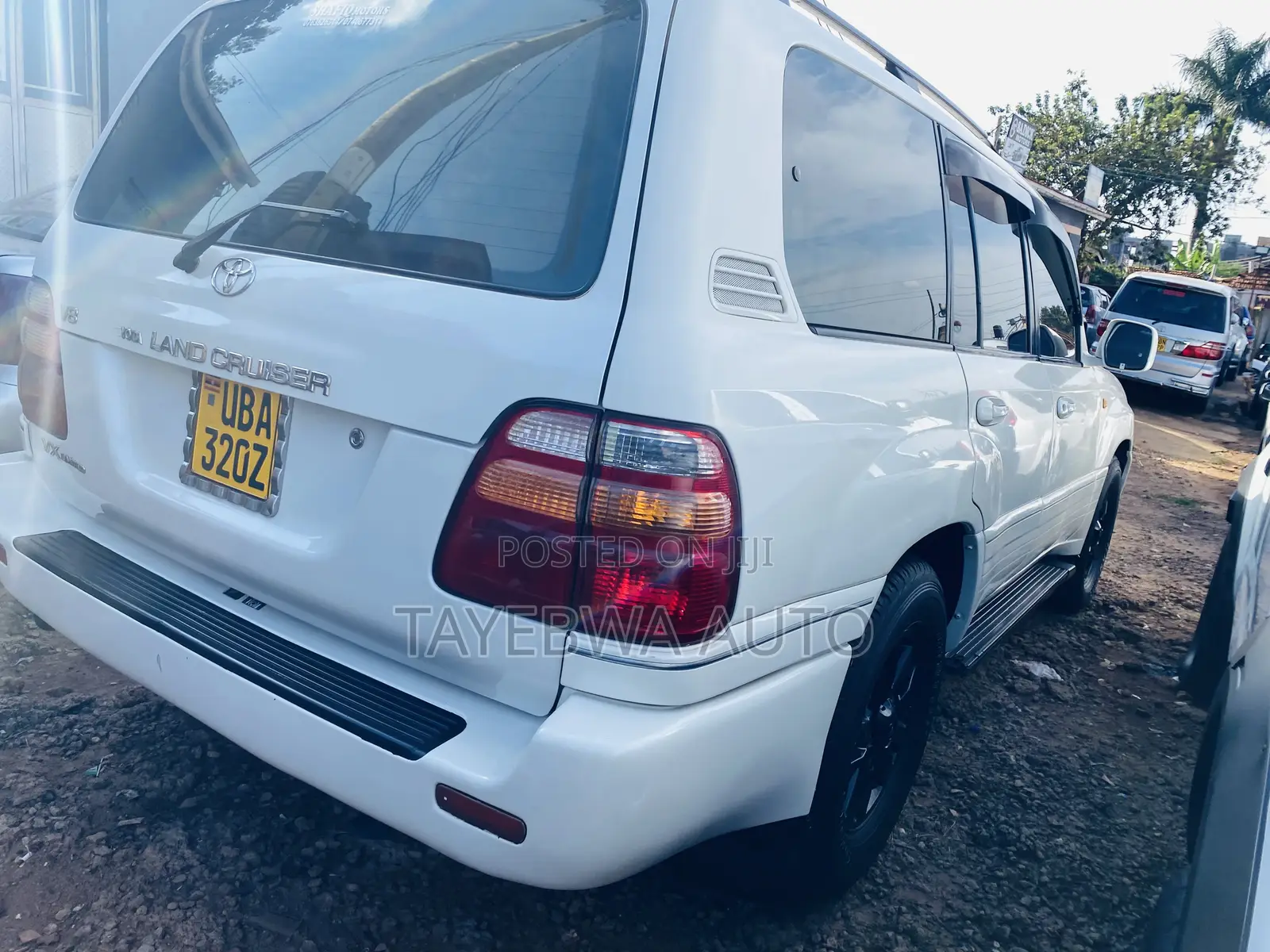 Toyota Land Cruiser 1999 White