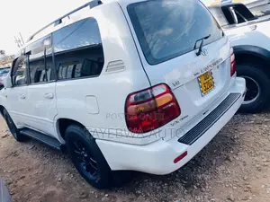 Toyota Land Cruiser 1999 White