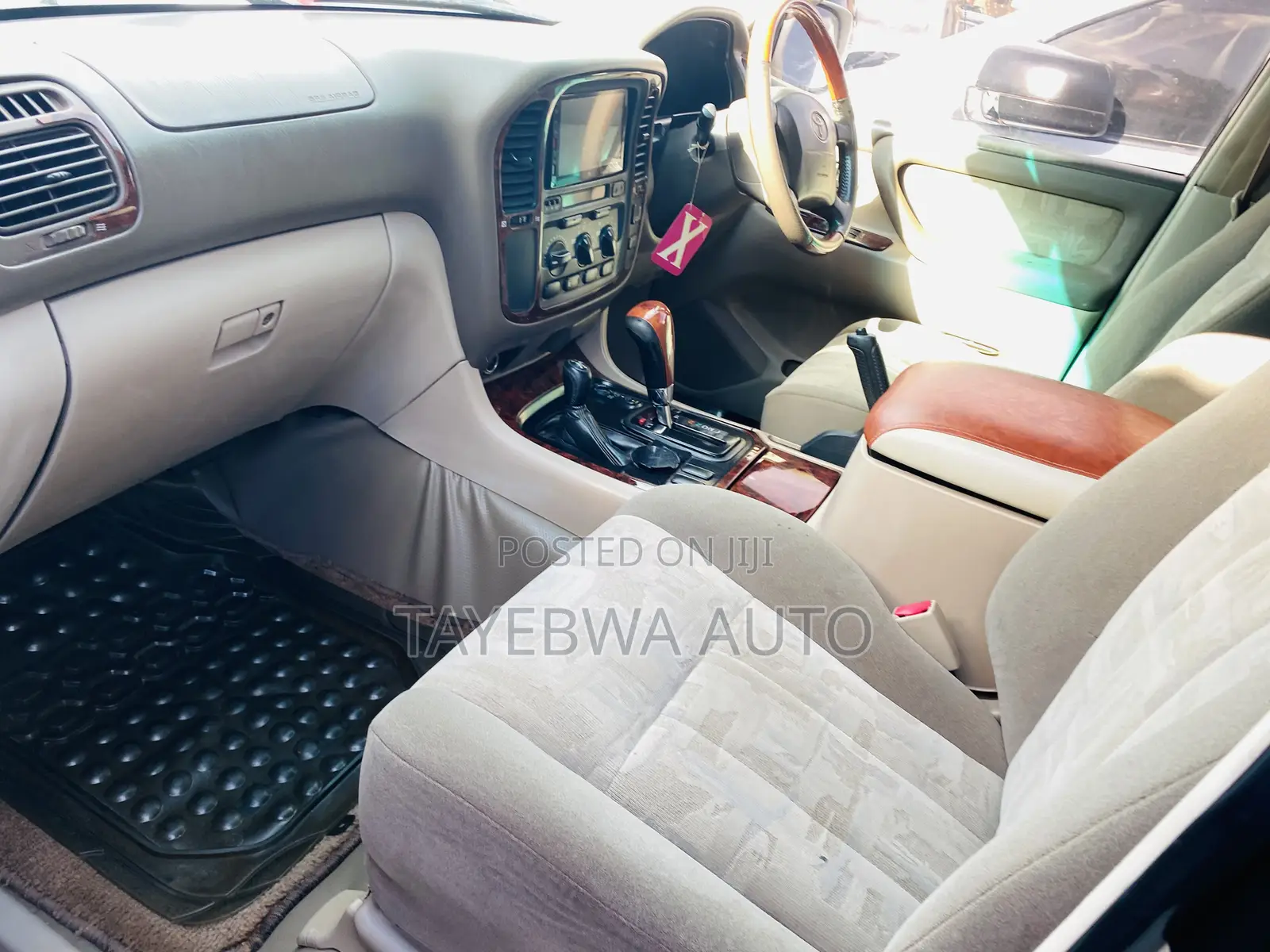 Toyota Land Cruiser 1999 White